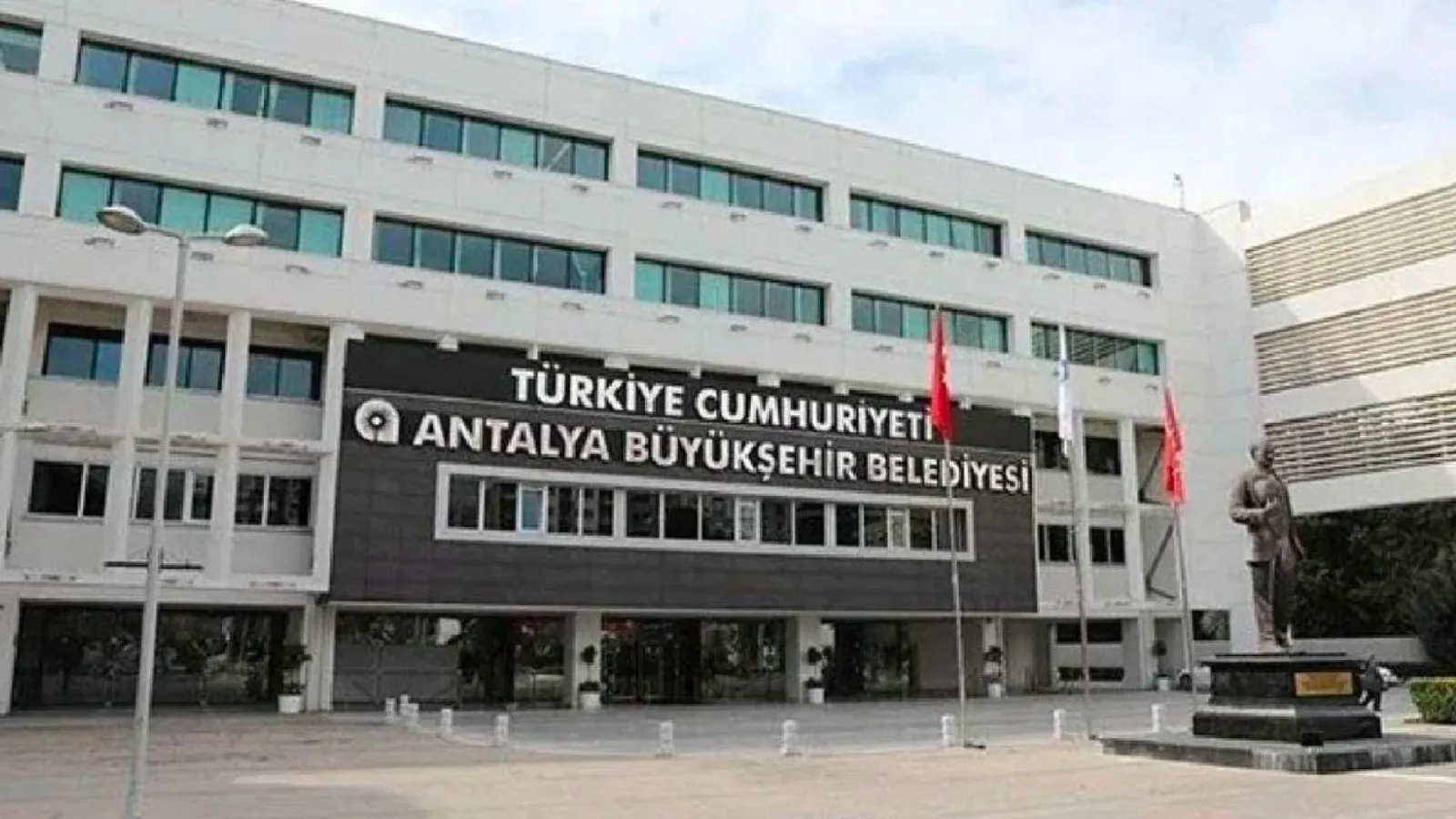 Antalya Büyükşehir Belediyesi şirketi ALDAŞ davası | Muhittin Böcek, oğlu ve gelini hakkındaki iddiaları reddetti; beraatini talep etti