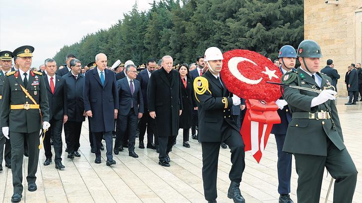 Devlet yetkilileri Anıtkabir’i ziyaret etti | Farklı cephelerde mücadele veriyoruz